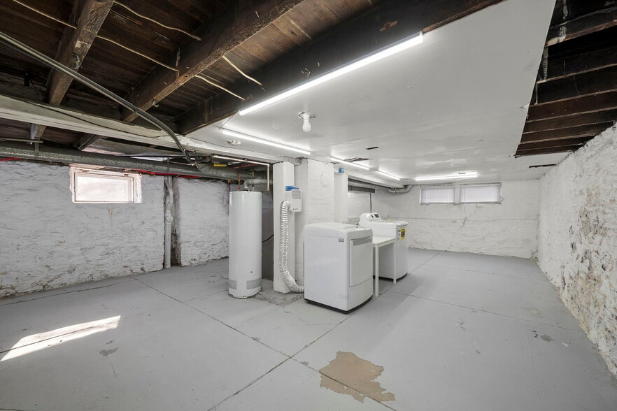 Building Photo - 5354 Gilson Ave