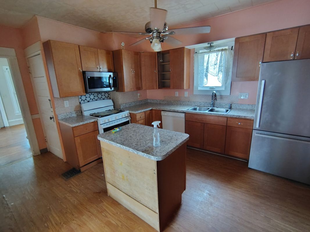 Building Photo - 2331 Midland Ave