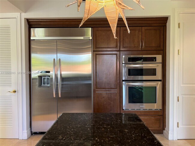 Building Photo - 573 Satinwood Dr