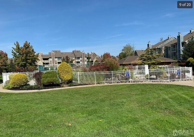 Building Photo - 117 Longfield Ct