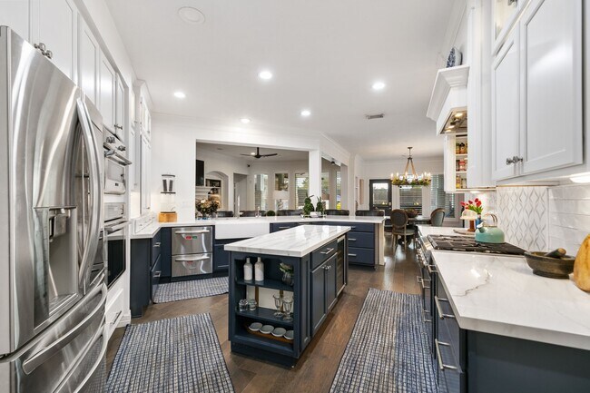 Building Photo - 2560 Costa Mesa Cir