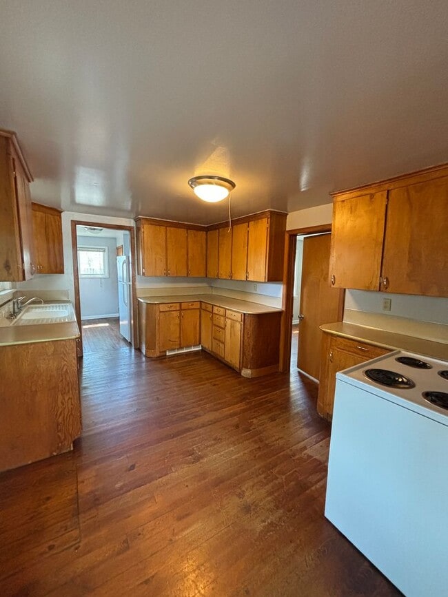 Building Photo - Charming 2-Bedroom Single Family Home