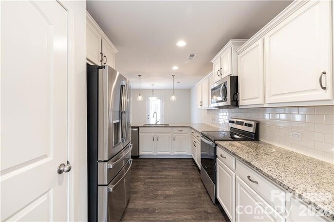Building Photo - 824 Yorkshire Dr