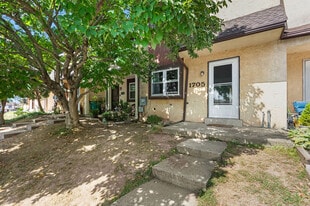 Building Photo - 1705 Walnut Ridge Est