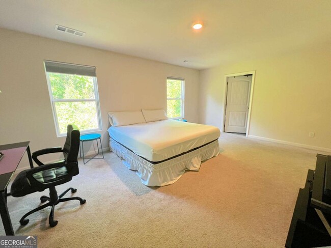 Building Photo - 517 Starbuck Parkway