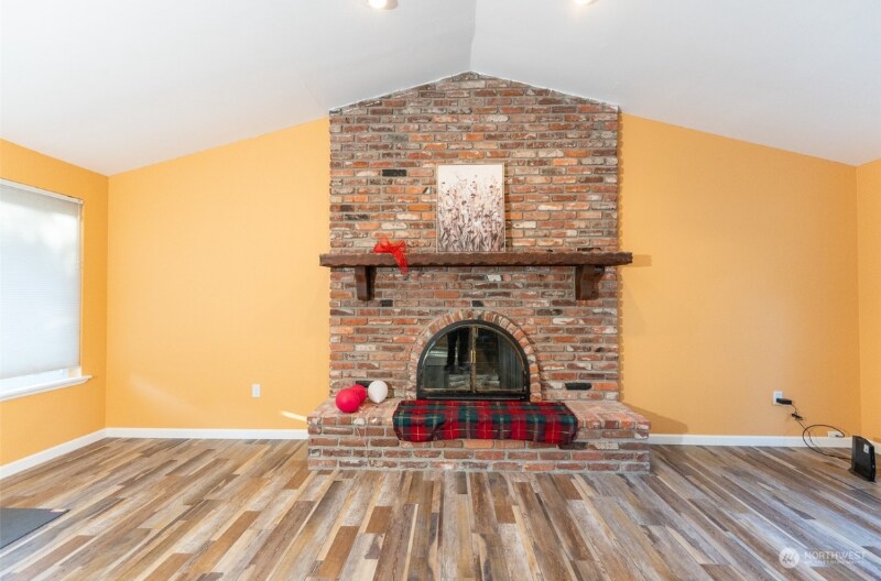 Building Photo - 7826 Emerald Dr SW