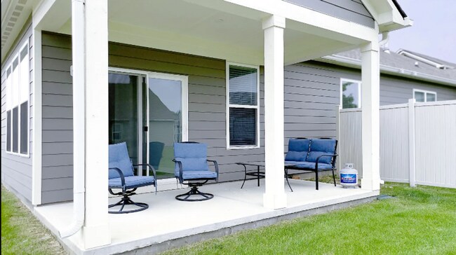 Building Photo - Welcome to this stunning 2-bedroom 2-bathroom home located in the desirable Westfield, IN