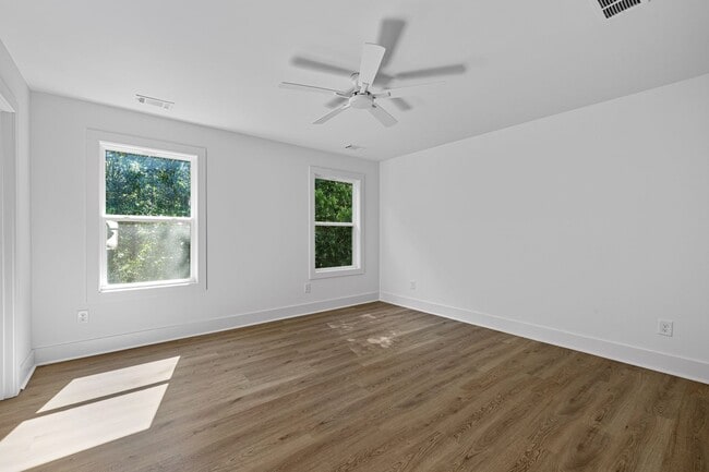 Building Photo - 3 Bedroom House Walkable to downtown Zebulon with Lawncare included!
