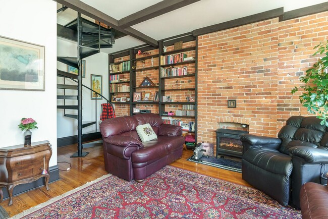 Building Photo - Unique 2 Bedroom in German Village