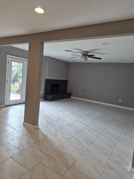 Building Photo - 15735 Munson Ln