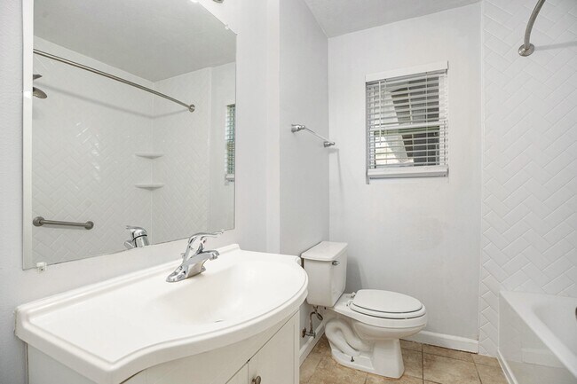 Building Photo - 6709 Fairway Dr