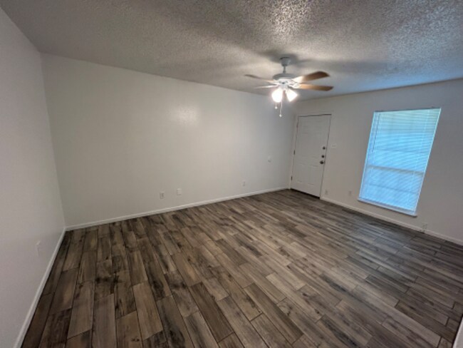 Building Photo - 407 Randy Blvd