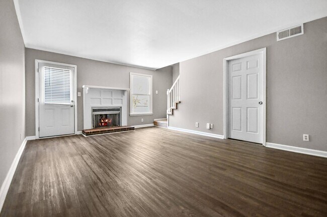 Building Photo - Pet Friendly Three Bedroom!