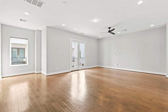 Building Photo - 2627 Hutchins St