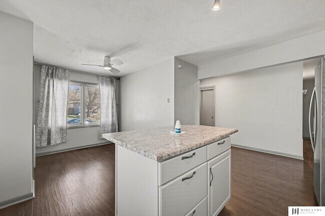 Building Photo - 8109 Valley Rd