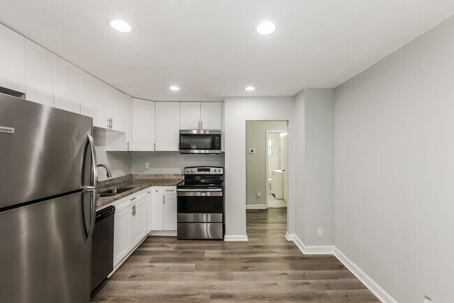 Building Photo - 3 BR/2BA | Newly Renovated Single Family Home | Large Covered Back Patio| In Valrico!