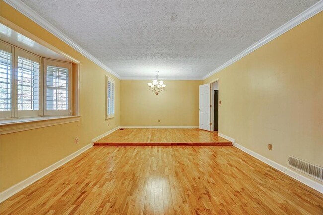 Building Photo - 648 Cativo Dr SW