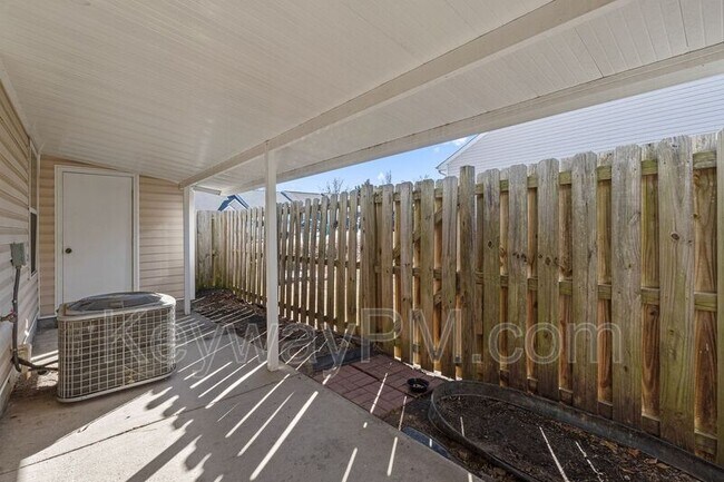 Building Photo - 301 Brock Ln