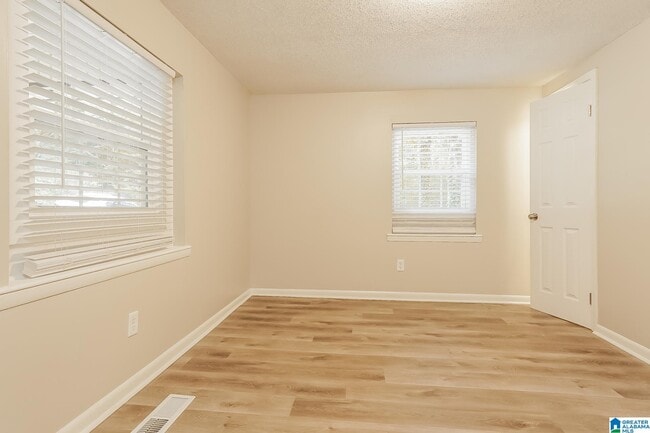 Building Photo - 2112 Headrick Rd