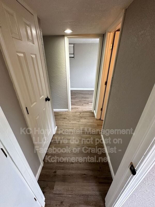 Building Photo - 300 Hill St