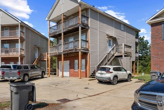 Building Photo - 1319 St Andrews Ln