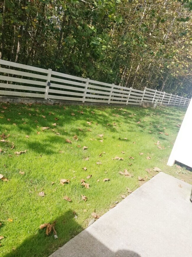 Building Photo - Nice Two Bedroom Townhouse Close to Libert...