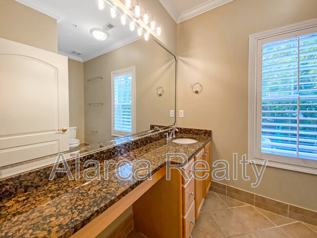 Building Photo - 3933 Arbor Ln
