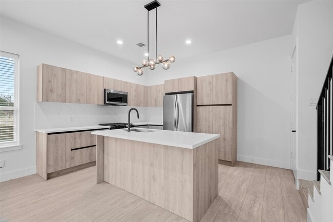 Building Photo - 105 Tolima Dove St