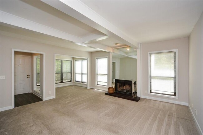 Building Photo - 607 Lismore SE