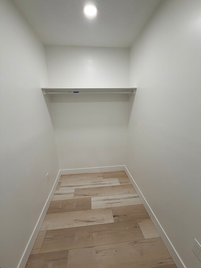 Building Photo - 11692 S Halls Crk Rd