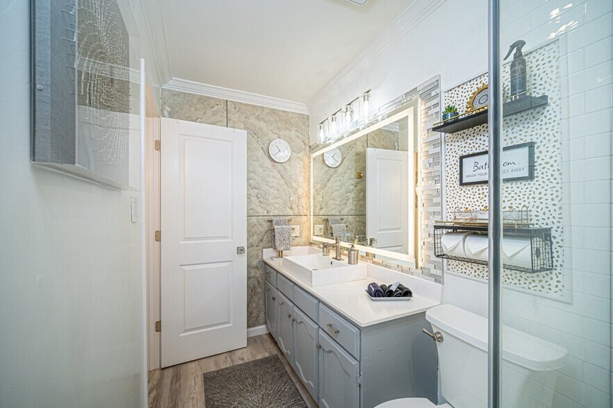 Building Photo - 910 Duncan Ln