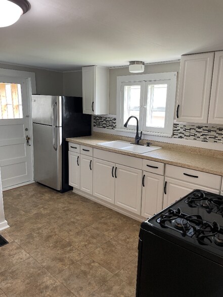 Building Photo - 1609 Green Bay St