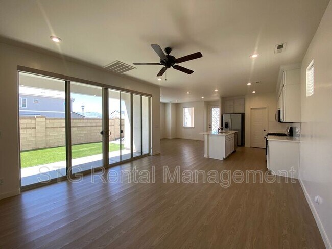 Building Photo - 767 W Scarlet Hill Dr