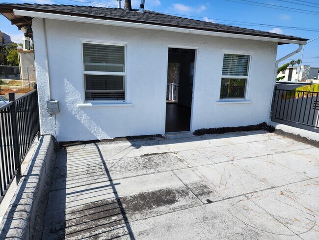 Primary Photo - 4723 Polk Ave