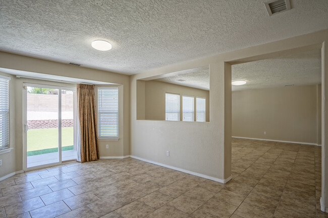 Building Photo - 6451 Shiprock Ct NE