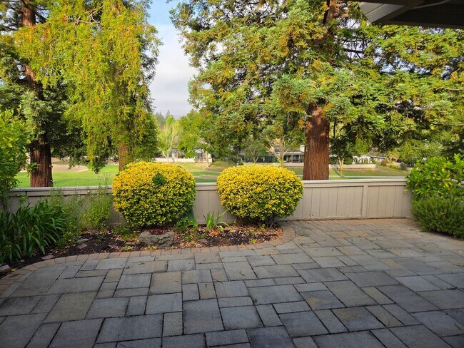 Building Photo - Spacious 3 bedroom 2 bath townhome for rent in Crow Canyon Country Club