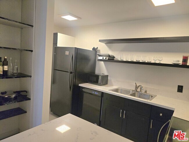 Building Photo - 12014 Kling St