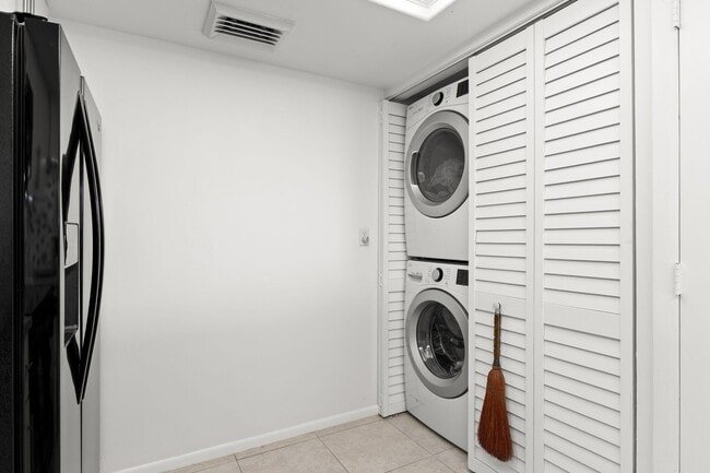 Building Photo - 2400 Presidential Way