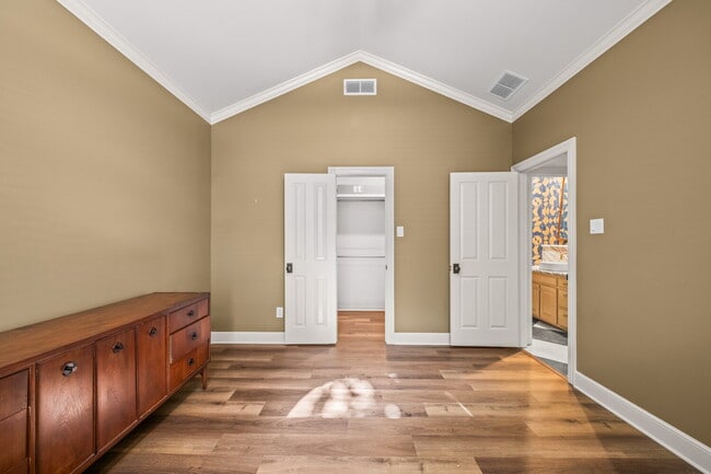 Building Photo - Luxury 5 Bed, 4.5 Bath, with Pool in Lakeridge!!!