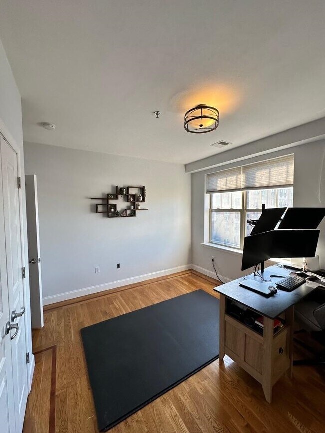 Building Photo - 4401 Park Ave