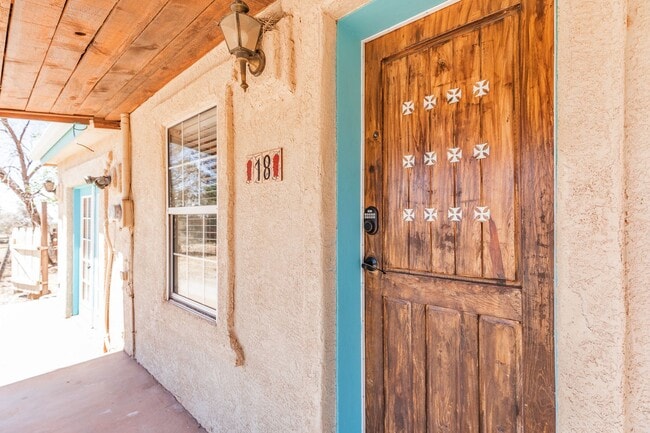 Building Photo - Private 3 bedroom, 1 bath with Large Fenced-in Backyard