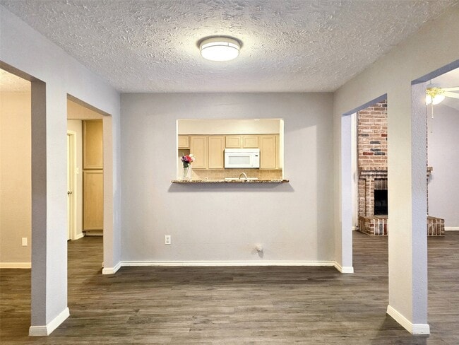 Building Photo - 22619 Deville Dr