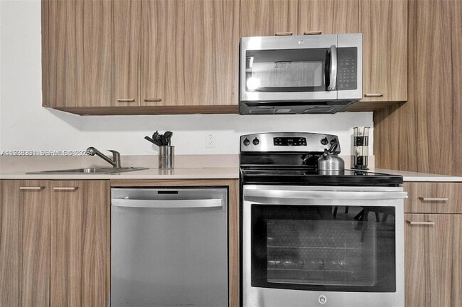 Building Photo - 740 Meridian Ave