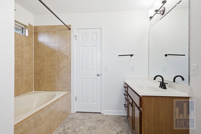 Building Photo - 1006 Buttercup Ct