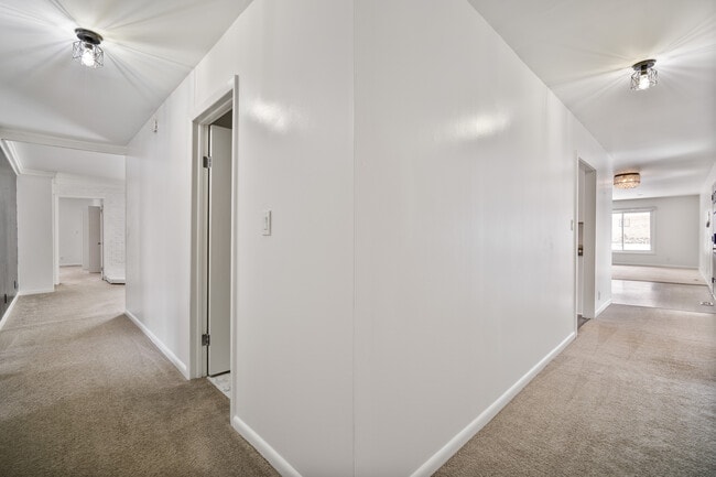 Building Photo - 41831 Glen Arbor St