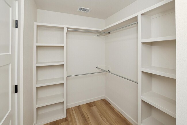 Building Photo - 8813 Oakleaf Ct
