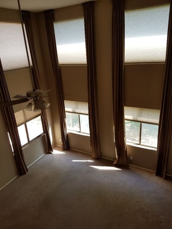 Building Photo - FREE RENT OAC  4 bedroom  3 car garage RV Gate