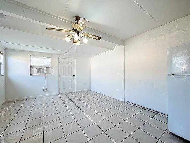 Building Photo - 739 Dromedary Dr