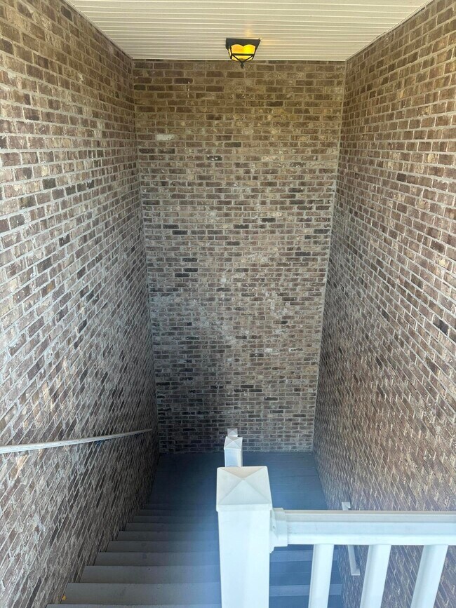 Building Photo - 6 Hudson Hollow Road