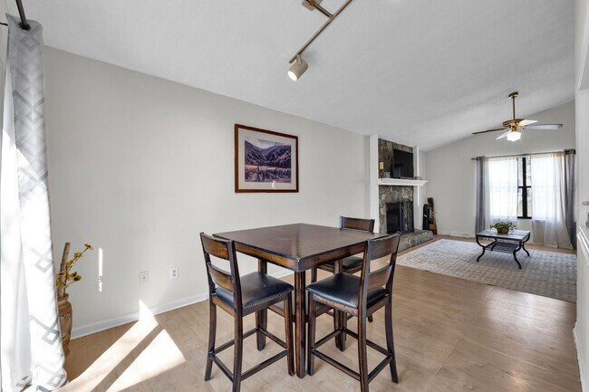 Building Photo - 6530 Thamesmead Ln